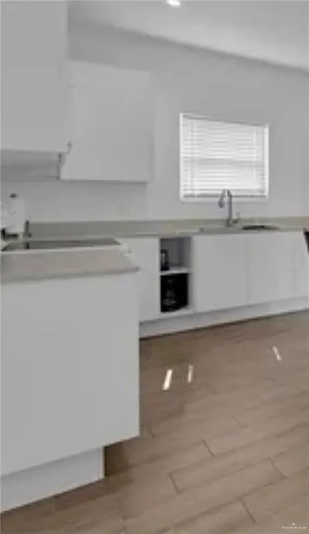 2 bed, 2.0 bath, 3900 sqft, $1,050 — Photo 4
