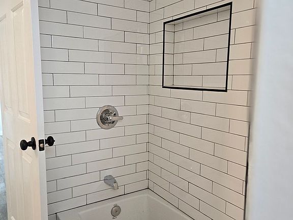 4th image of 664 W Cinnamon Ave