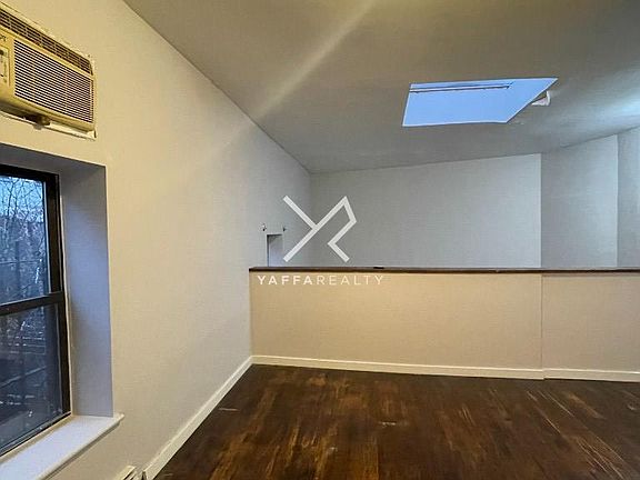 4th image of 857 Atlantic Ave #9