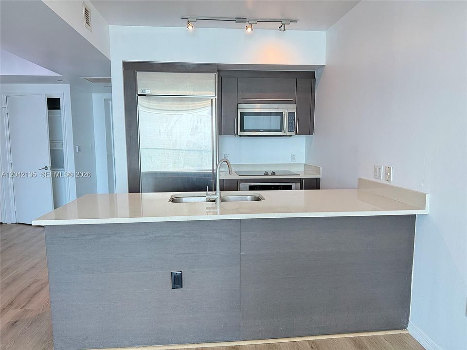 1st image of 55 SE 6th St APT 3900