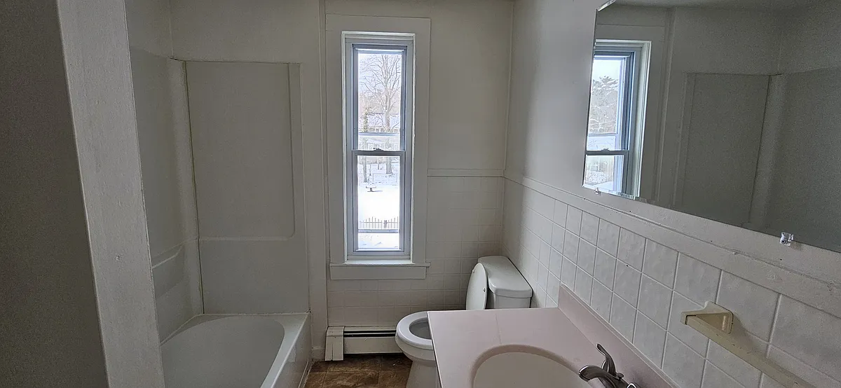 Building Photo - 17 Forest Avenue Ct #2