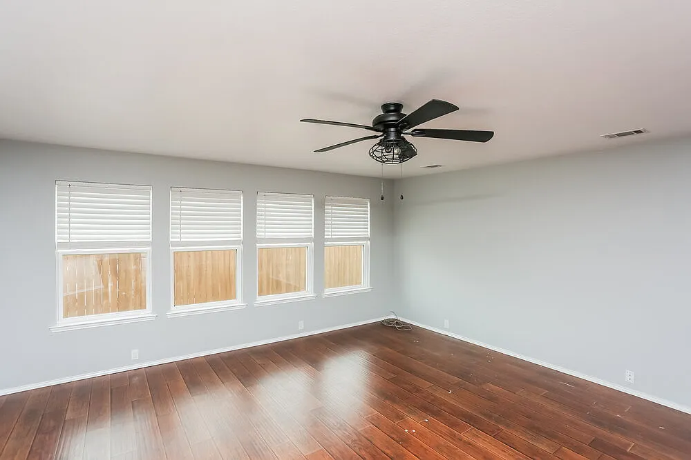 3 bed, 2.0 bath, 1846 sqft, $2,255 — Photo 3