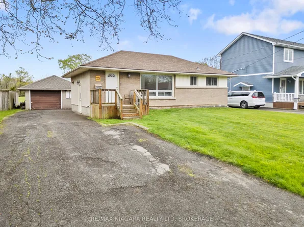 25 Bosnich Ave, Welland, ON L3C 2W6