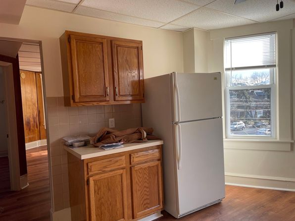 2201 N Washington St APT 4