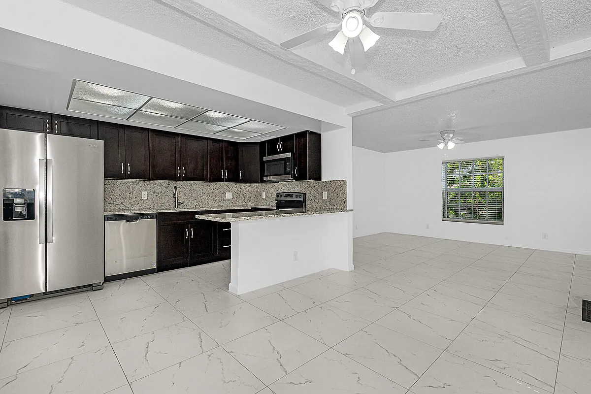 Building Photo - 8706 W Sample Rd #4