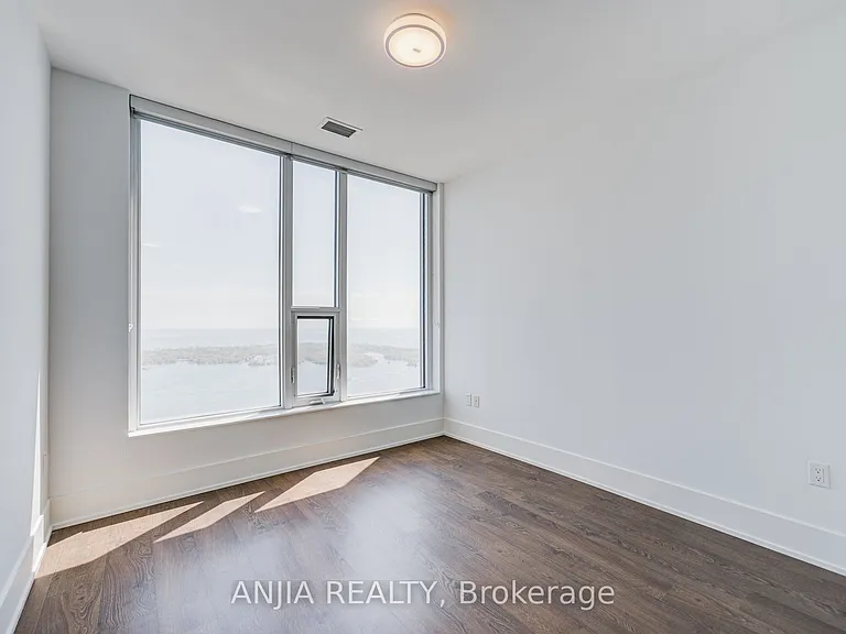 10 York St #5608 — Photo 26