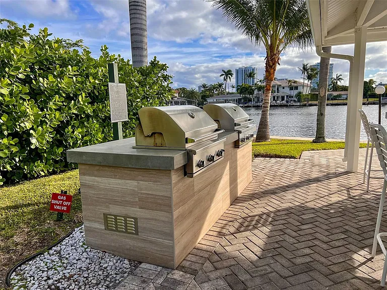 6239 Bay Club Dr #1 — Photo 22