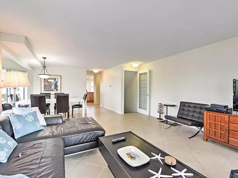 22 Oceanside Pl — Photo 8