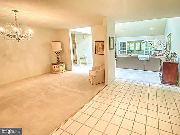 3rd image of 419 N Creek Cir