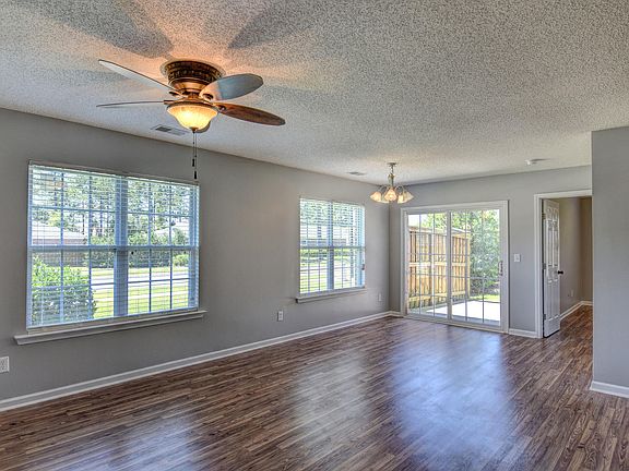 5th image of 1014 Bridgeport Way
