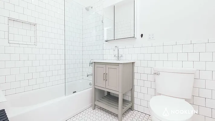 Rented by Nooklyn NYC LLC | media 7