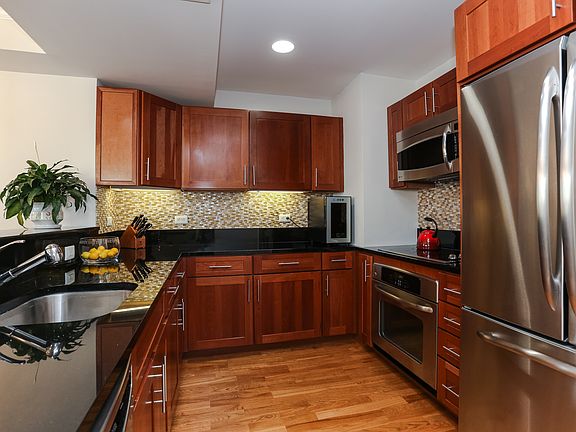 5th image of 225 Stanley Ave Unit 319
