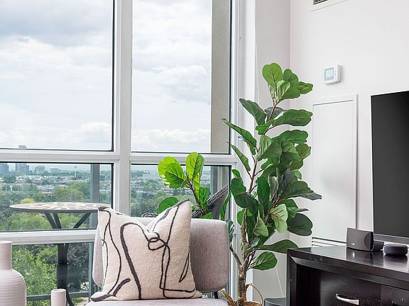 4th image of 3391 Bloor St W #1101