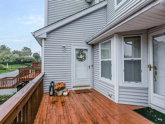 2nd image of 7 Leeward Ln