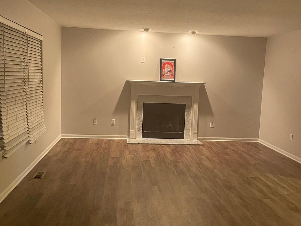1st image of 228 Stone Hedge Row Dr #228