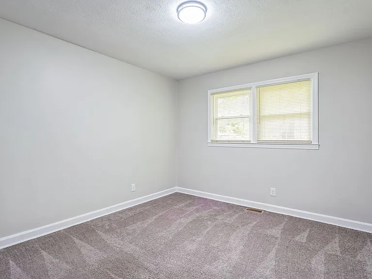 628 McLamb Dr — Photo 12