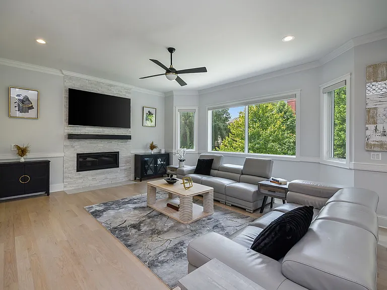 2447 Sharon Ct — Photo 9