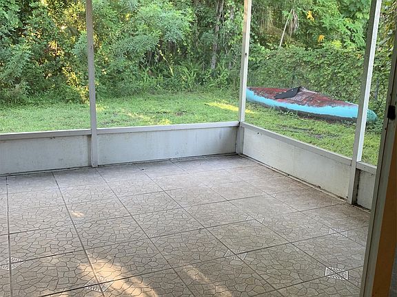 4th image of 927 SE 24th St