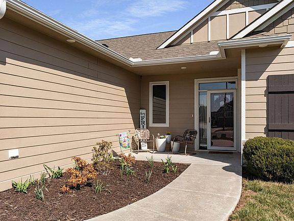 4th image of 950 N Cedar Brook Ct