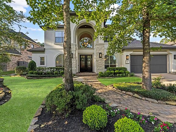 Day or night, 75 Old Sterling is an inviting home.