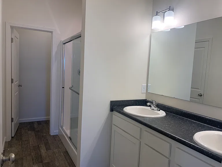 Avalon Bluffs — Photo 14