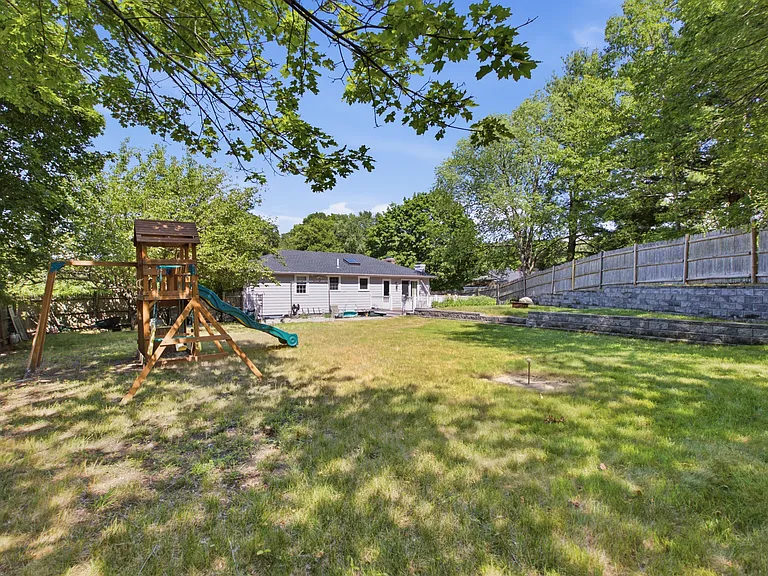55 Robbie Rd — Photo 5