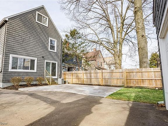 2nd image of 1433 Elmwood Ave