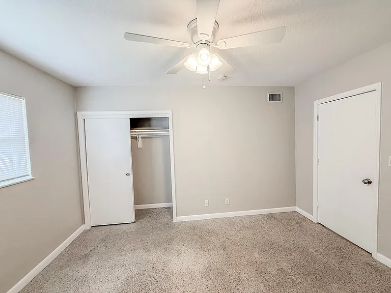1210 SW 26th St #4 — Photo 12