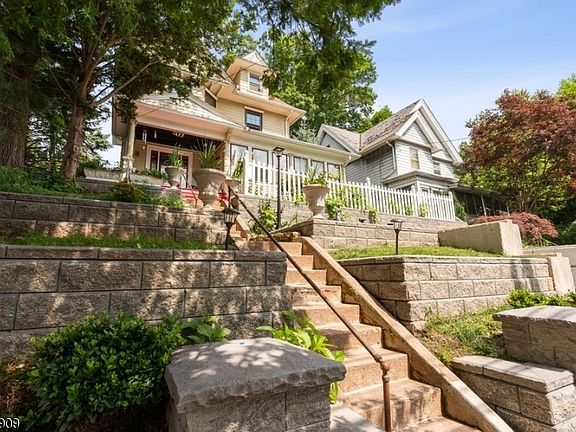 5th image of 177 Hillside Ave