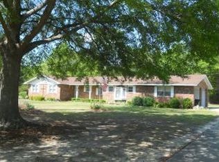 111 Hilltop Rd, Glennville, GA 30427