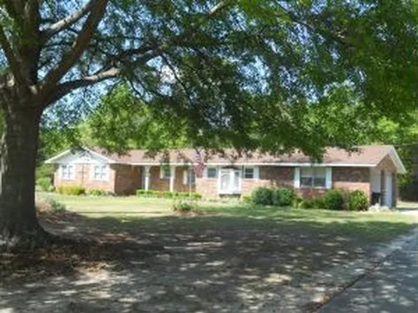 111 Hilltop Rd, Glennville, GA 30427