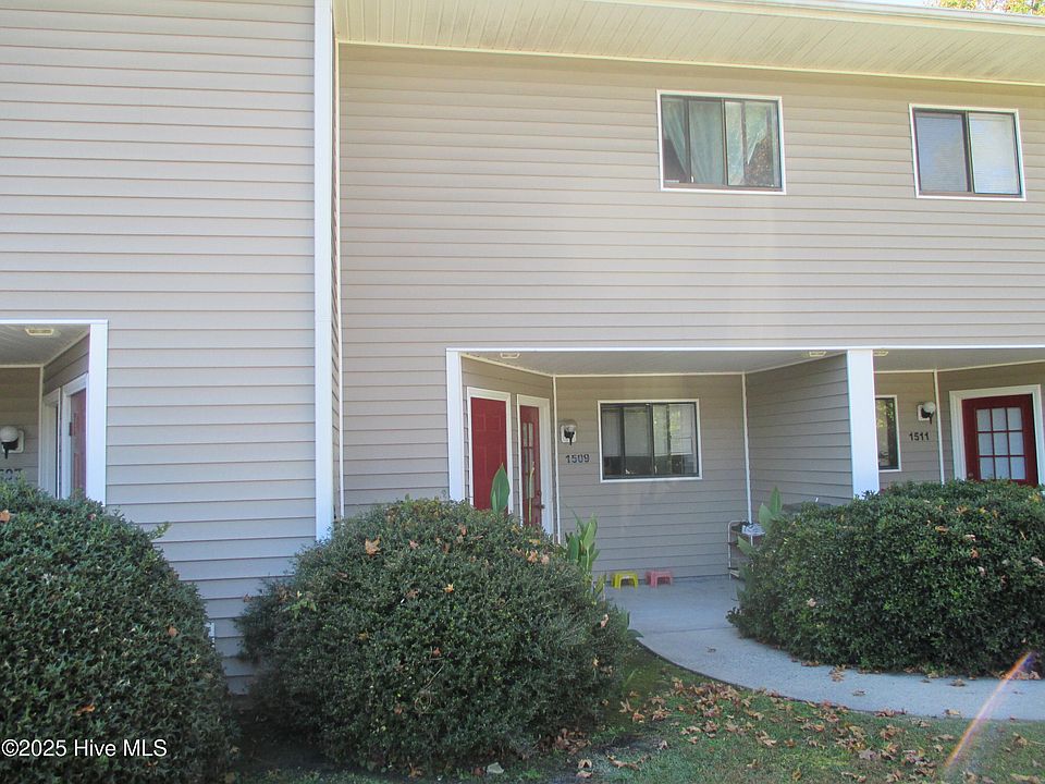 1st image of 1509 College Way