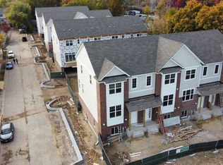 184 N East River Rd, Des Plaines, IL 60016