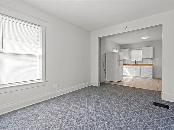 4th image of 122 N White Ave #2
