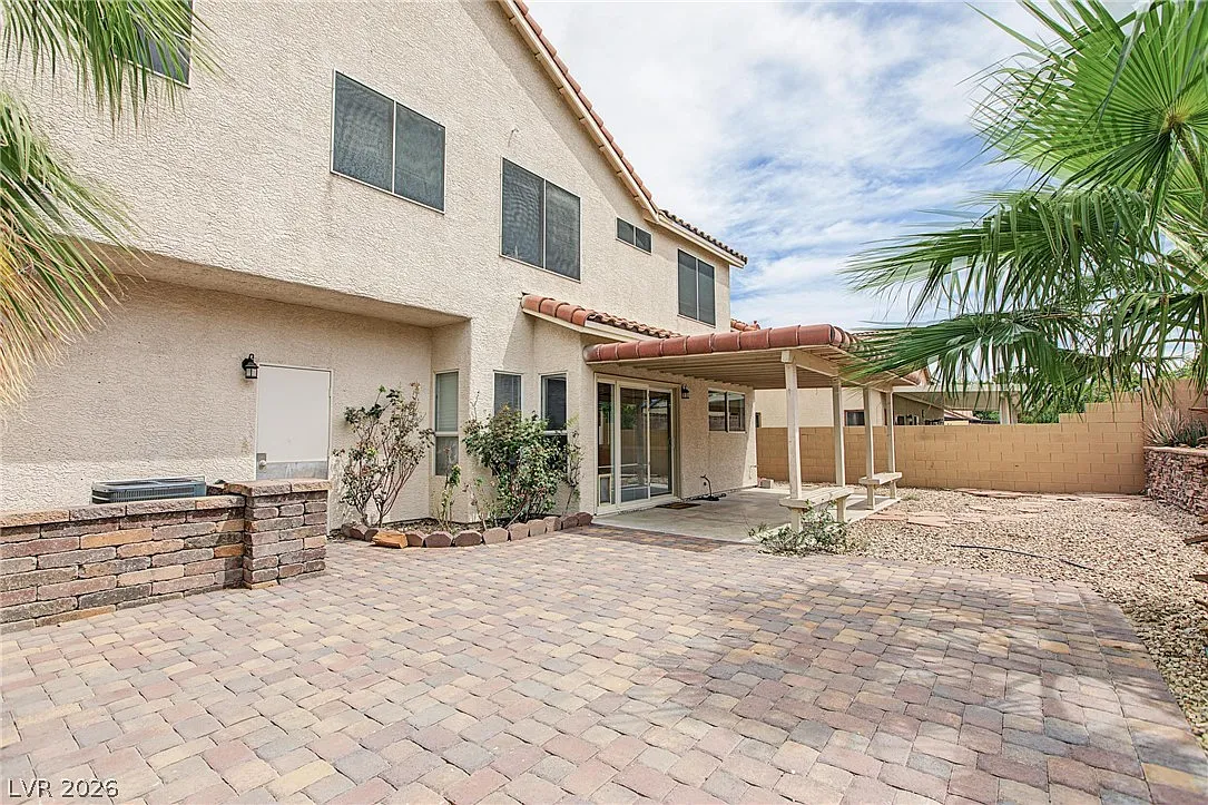 3 bed, 2.5 bath, 2188 sqft, $2,000 — Photo 3
