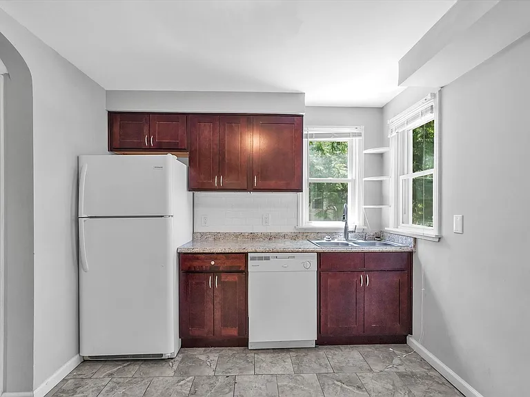 1130 Haselton Rd — Photo 5