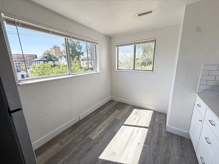 2560 Adams Ave — Photo 5