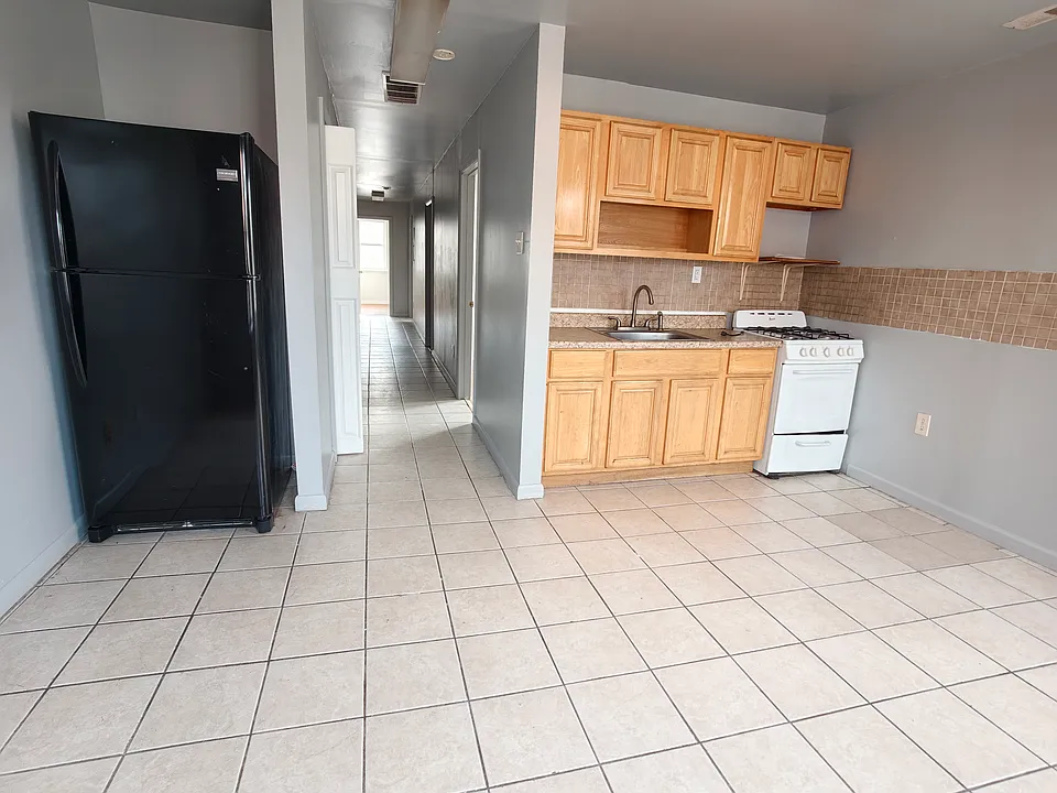 643 N 33rd St #2