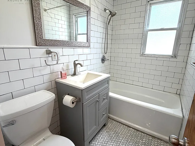 22-11 Crescent St #2 — Photo 9