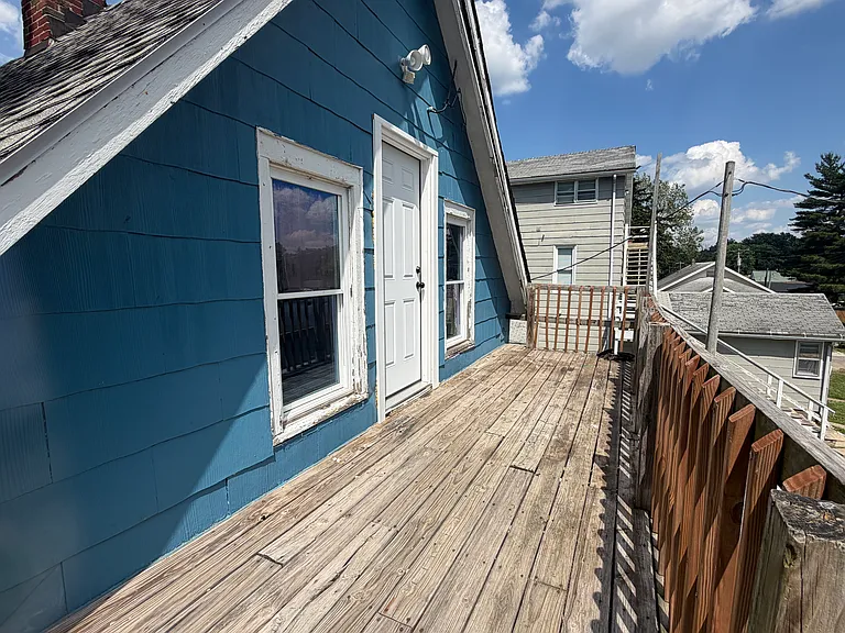 410 E Buchanan St — Photo 2