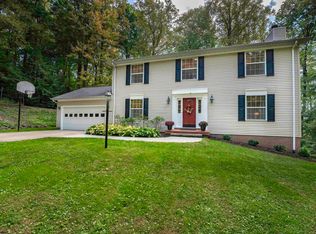 18 Scenic Woods Dr, Morgantown, WV 26508