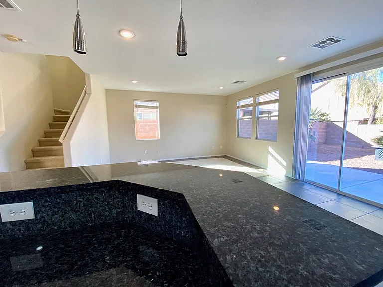 2324 Cockatoo Dr — Photo 5