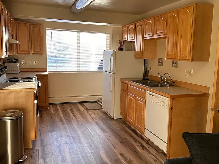 1307 W 38th Pl — Photo 9