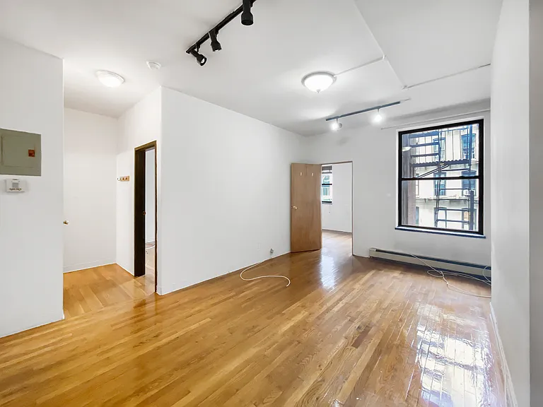 523 W 49th St #3B — Photo 7