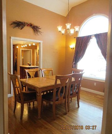 3rd image of 100 Pebble Dr