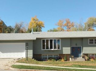 2923 Falls Dr, Rapid City, SD 57702