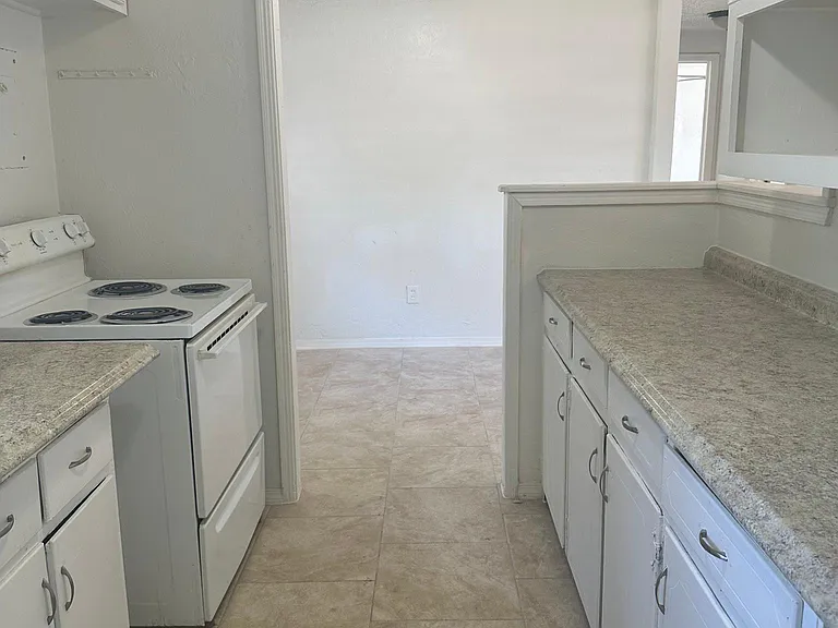 3713 Mallard Dr — Photo 2