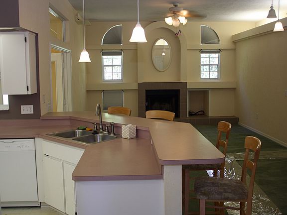 Open flow from kitchen 