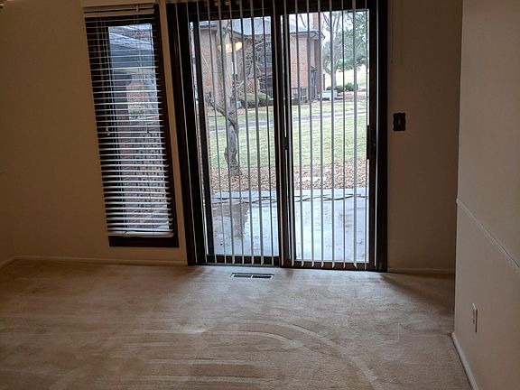 Dining room has golf course views