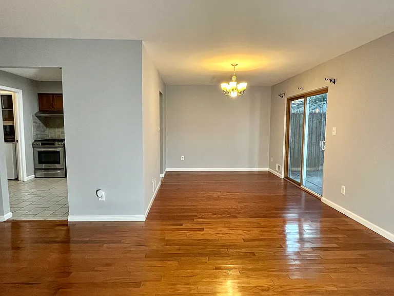 149 Zwolak Ct — Photo 6